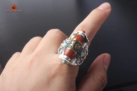 Bague mantra tibétain moulin à prière. Mantra de la compassion. Jade vert, blanc ou agate - obsidian dragon