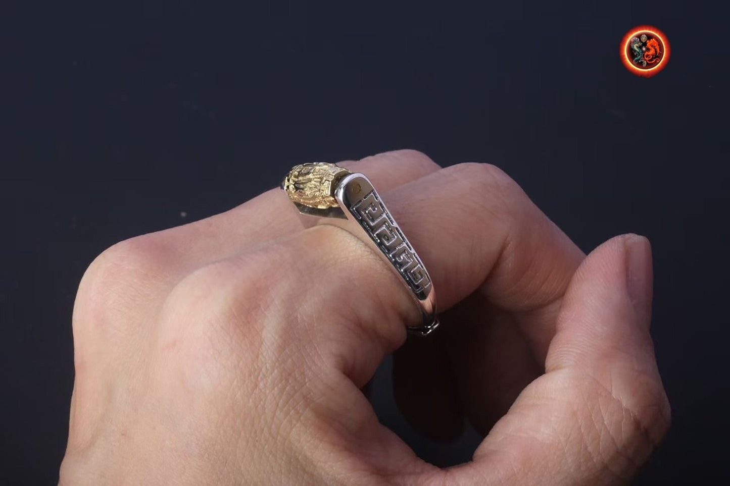 Bague bouddhiste tibétaine. Moulin a priere tournant mantra de la compassion "om mani padme hum". Argent 925 poinçonné, laiton. Homme/ Femme - obsidian dragon