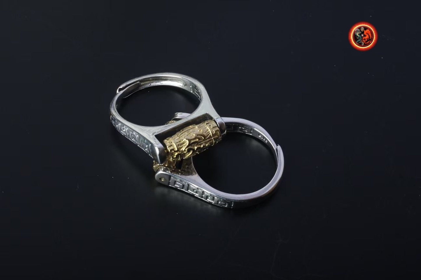 Bague bouddhiste tibétaine. Moulin a priere tournant mantra de la compassion "om mani padme hum". Argent 925 poinçonné, laiton. Homme/ Femme - obsidian dragon