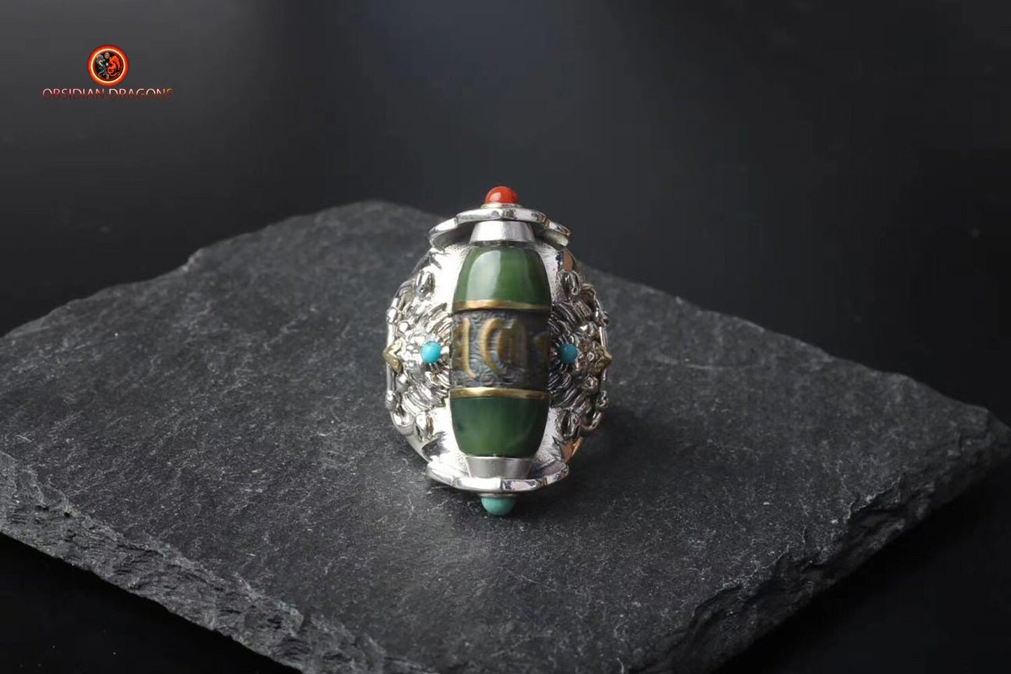 Bague mantra tibétain moulin à prière. Mantra de la compassion. Jade vert, blanc ou agate - obsidian dragon