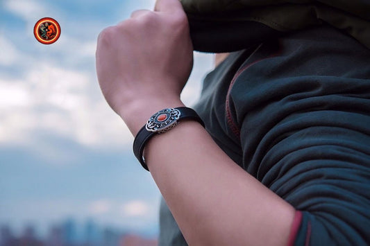 Bracelet de bénédiction double bonheur. motifs de deux chauves souris. Cuir, argent 925, agate dite nan hong . bracelet reglable. - obsidian dragon