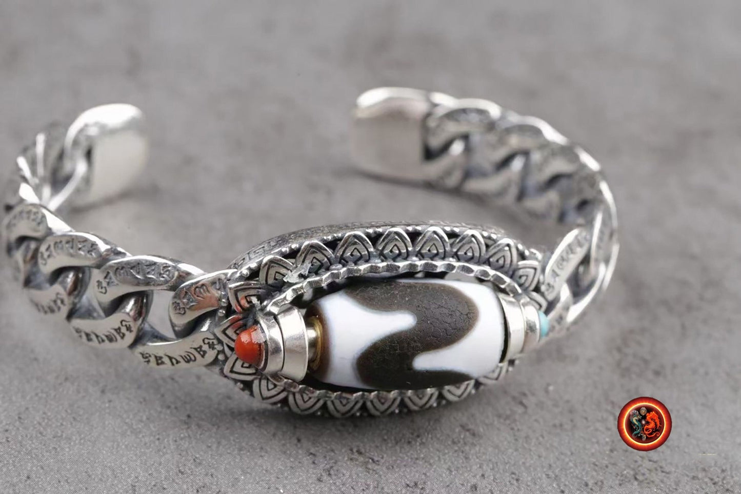 Bracelet de puissante protection tibetaine en argent 925 et agate sacrée tibétaine, DZI. Au choix DZI "dents de tigre" ou DZI à "9yeux" - obsidian dragon