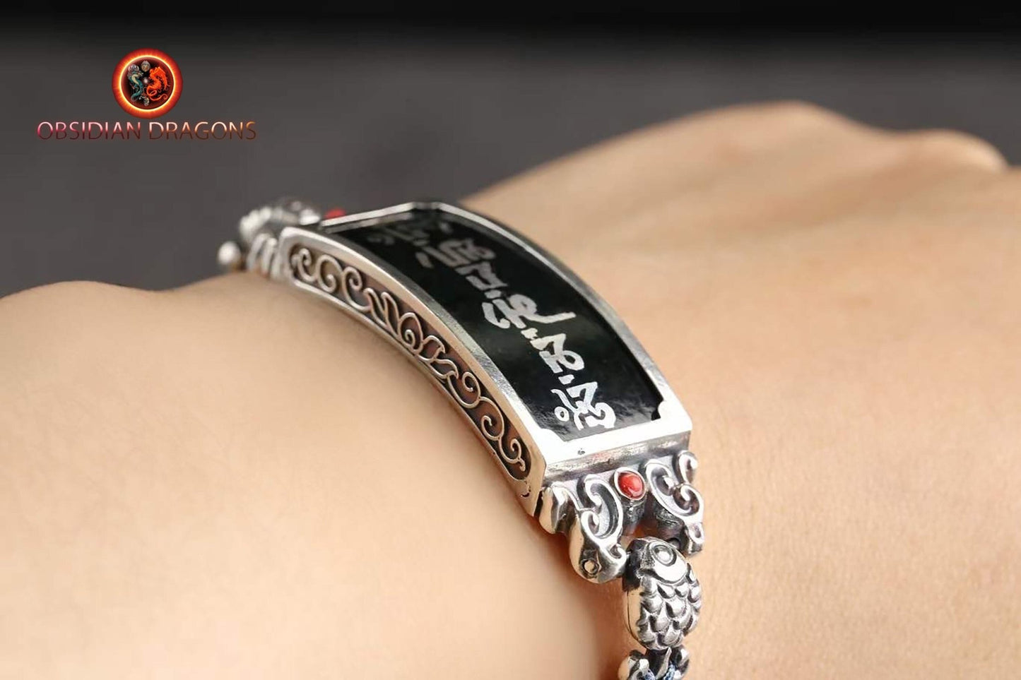 bracelet porte bonheur bouddhiste tibétain. Mantra de la compassion "om mani padme hum". Argent 925, Entièrement tressé à la main. - obsidian dragon