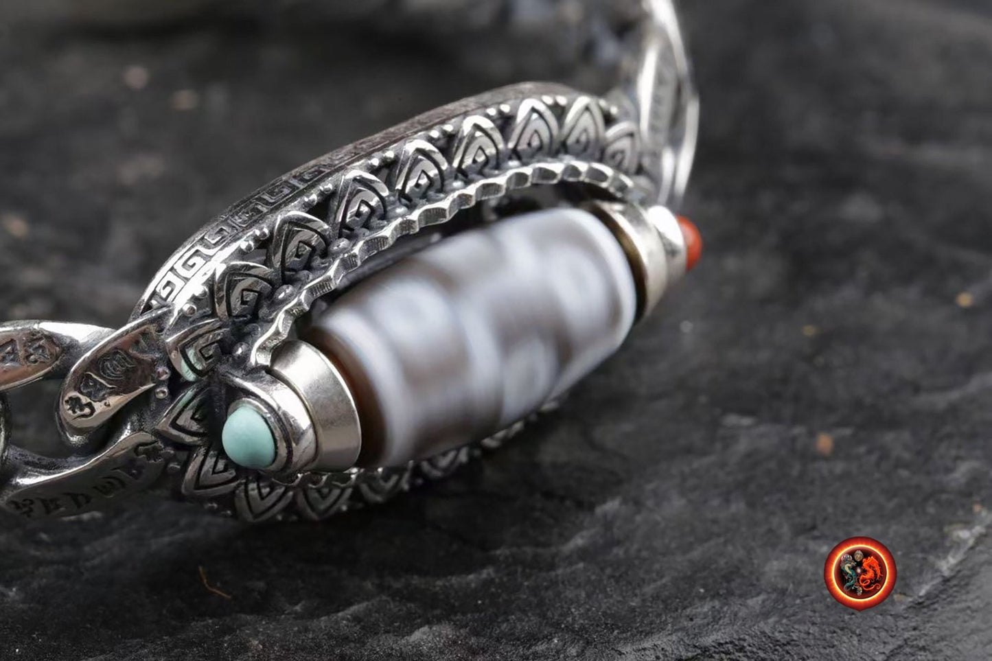 Bracelet de puissante protection tibetaine en argent 925 et agate sacrée tibétaine, DZI. Au choix DZI "dents de tigre" ou DZI à "9yeux" - obsidian dragon