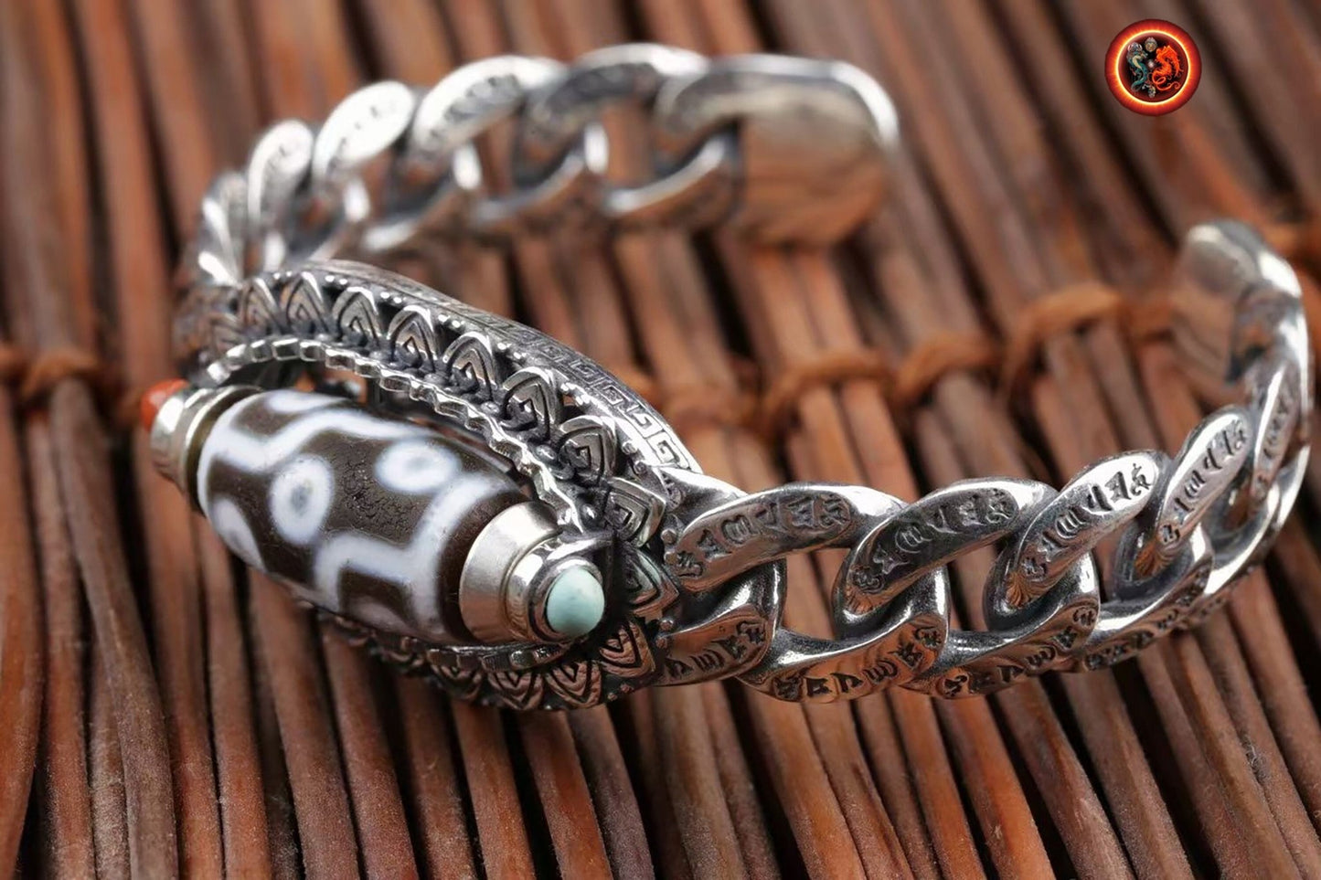 Bracelet de puissante protection tibetaine en argent 925 et agate sacrée tibétaine, DZI. Au choix DZI "dents de tigre" ou DZI à "9yeux" - obsidian dragon
