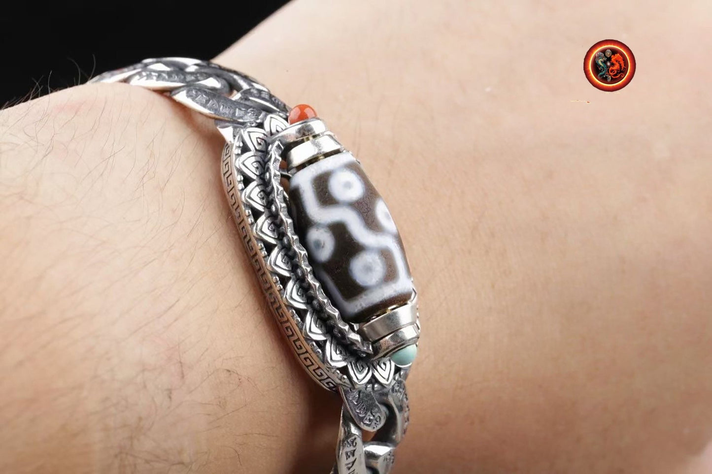 Bracelet de puissante protection tibetaine en argent 925 et agate sacrée tibétaine, DZI. Au choix DZI "dents de tigre" ou DZI à "9yeux" - obsidian dragon