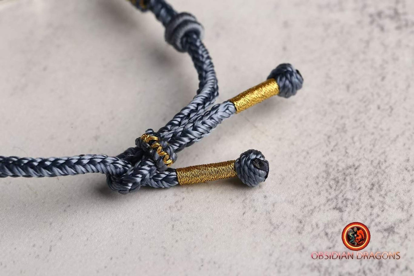 bracelet porte bonheur bouddhiste tibétain. Mantra de la compassion "om mani padme hum". Argent 925, Entièrement tressé à la main. - obsidian dragon