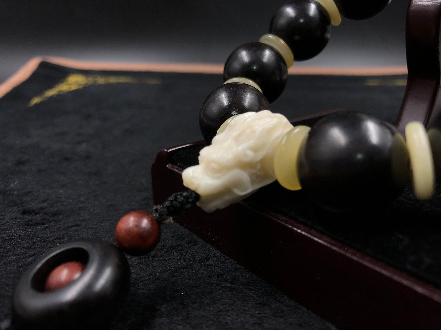Bracelet dragon- santal noir et os de buffle