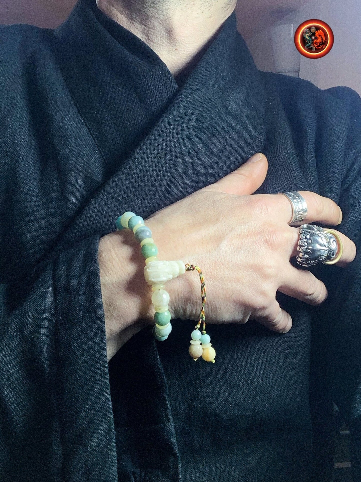 bracelet dragon Amazonite arc en ciel, os de buffle. Monté sur cordon traditionnel pour mala. Noeud coulissant adaptable à toutes tailles - obsidian dragon