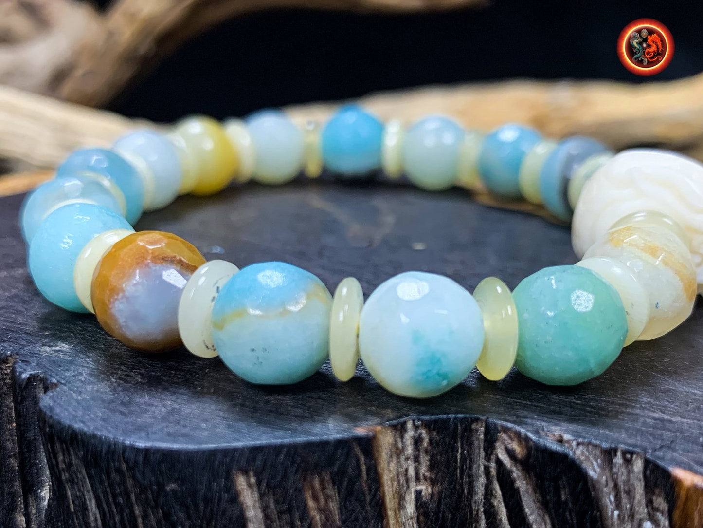 bracelet dragon Amazonite arc en ciel, os de buffle. Monté sur cordon traditionnel pour mala. Noeud coulissant adaptable à toutes tailles - obsidian dragon