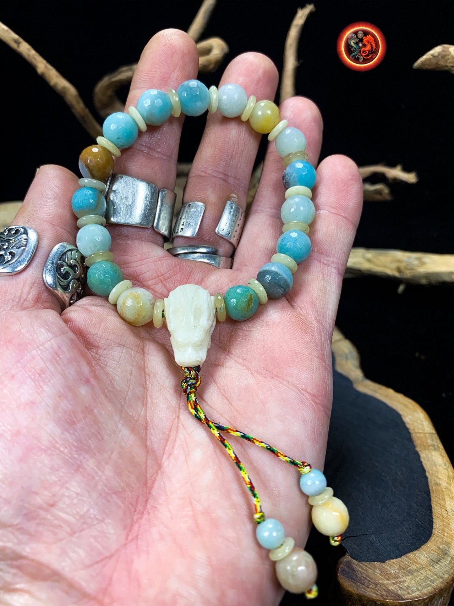 bracelet dragon Amazonite arc en ciel, os de buffle. Monté sur cordon traditionnel pour mala. Noeud coulissant adaptable à toutes tailles - obsidian dragon