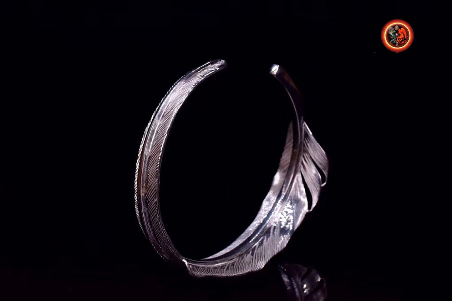 Bracelet jonc argent 925, plume d'aigle. Bracelet poinçonné. Travail fin et délicat. Mixte. Largeur de 16mm, Diamètre intérieur de 64mm - obsidian dragon