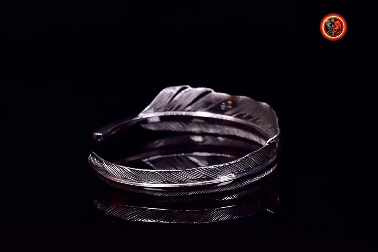 Bracelet jonc argent 925, plume d'aigle. Bracelet poinçonné. Travail fin et délicat. Mixte. Largeur de 16mm, Diamètre intérieur de 64mm - obsidian dragon