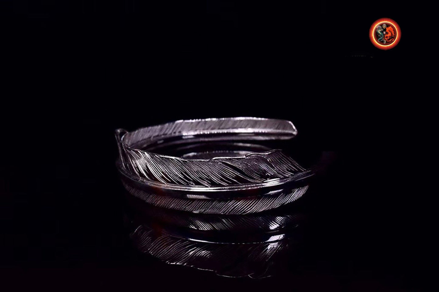 Bracelet jonc argent 925, plume d'aigle. Bracelet poinçonné. Travail fin et délicat. Mixte. Largeur de 16mm, Diamètre intérieur de 64mm - obsidian dragon