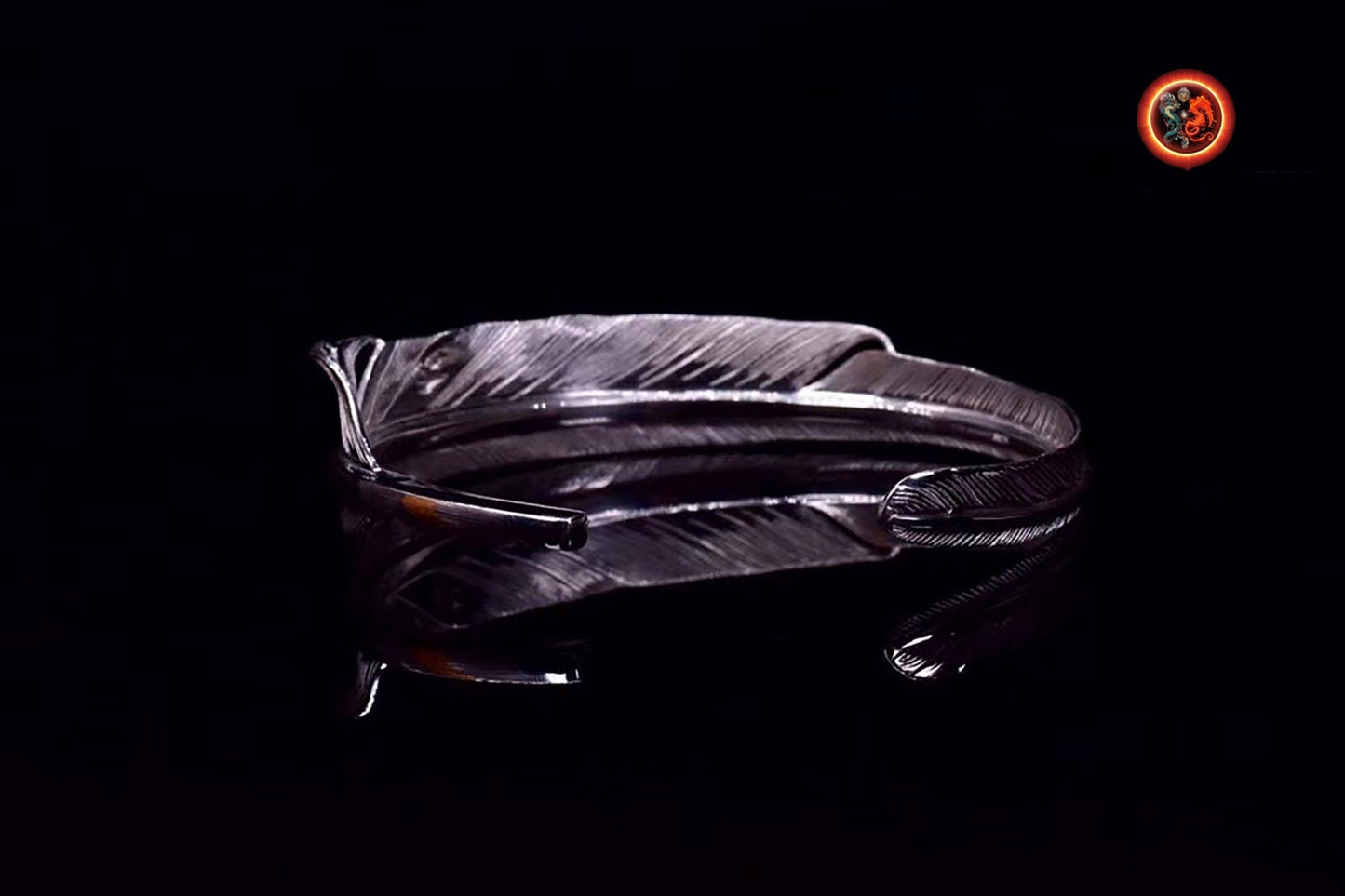 Bracelet jonc argent 925, plume d'aigle. Bracelet poinçonné. Travail fin et délicat. Mixte. Largeur de 16mm, Diamètre intérieur de 64mm - obsidian dragon