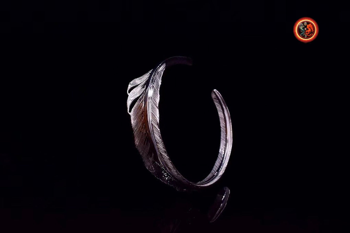 Bracelet jonc argent 925, plume d'aigle. Bracelet poinçonné. Travail fin et délicat. Mixte. Largeur de 16mm, Diamètre intérieur de 64mm - obsidian dragon