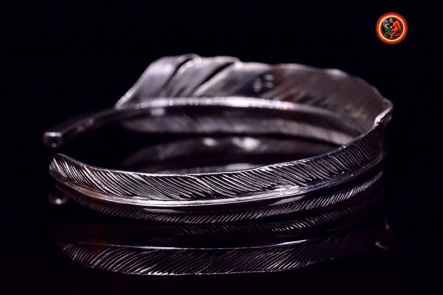 Bracelet jonc argent 925, plume d'aigle. Bracelet poinçonné. Travail fin et délicat. Mixte. Largeur de 16mm, Diamètre intérieur de 64mm - obsidian dragon
