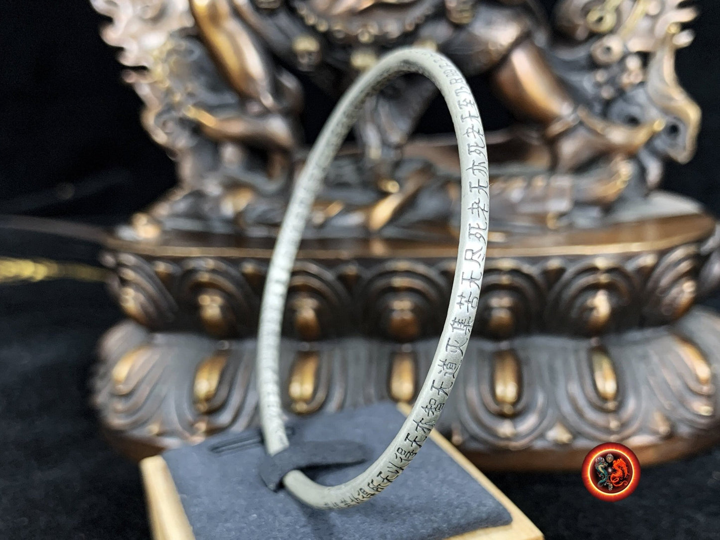 Bracelet jonc bouddhiste sutra du coeur argent 999/1000ème.Sutra gravé à l'extérieur et à l'intérieur du bracelet. - obsidian dragon
