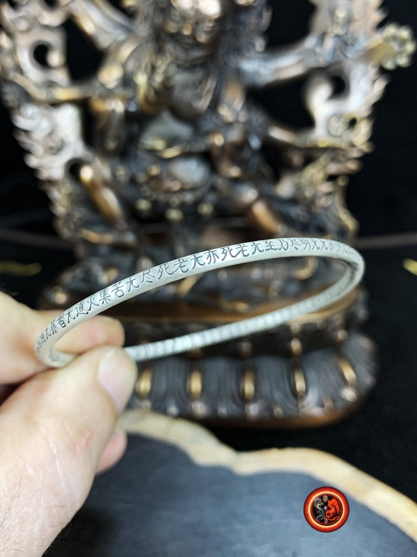 Bracelet jonc bouddhiste sutra du coeur argent 999/1000ème.Sutra gravé à l'extérieur et à l'intérieur du bracelet. - obsidian dragon