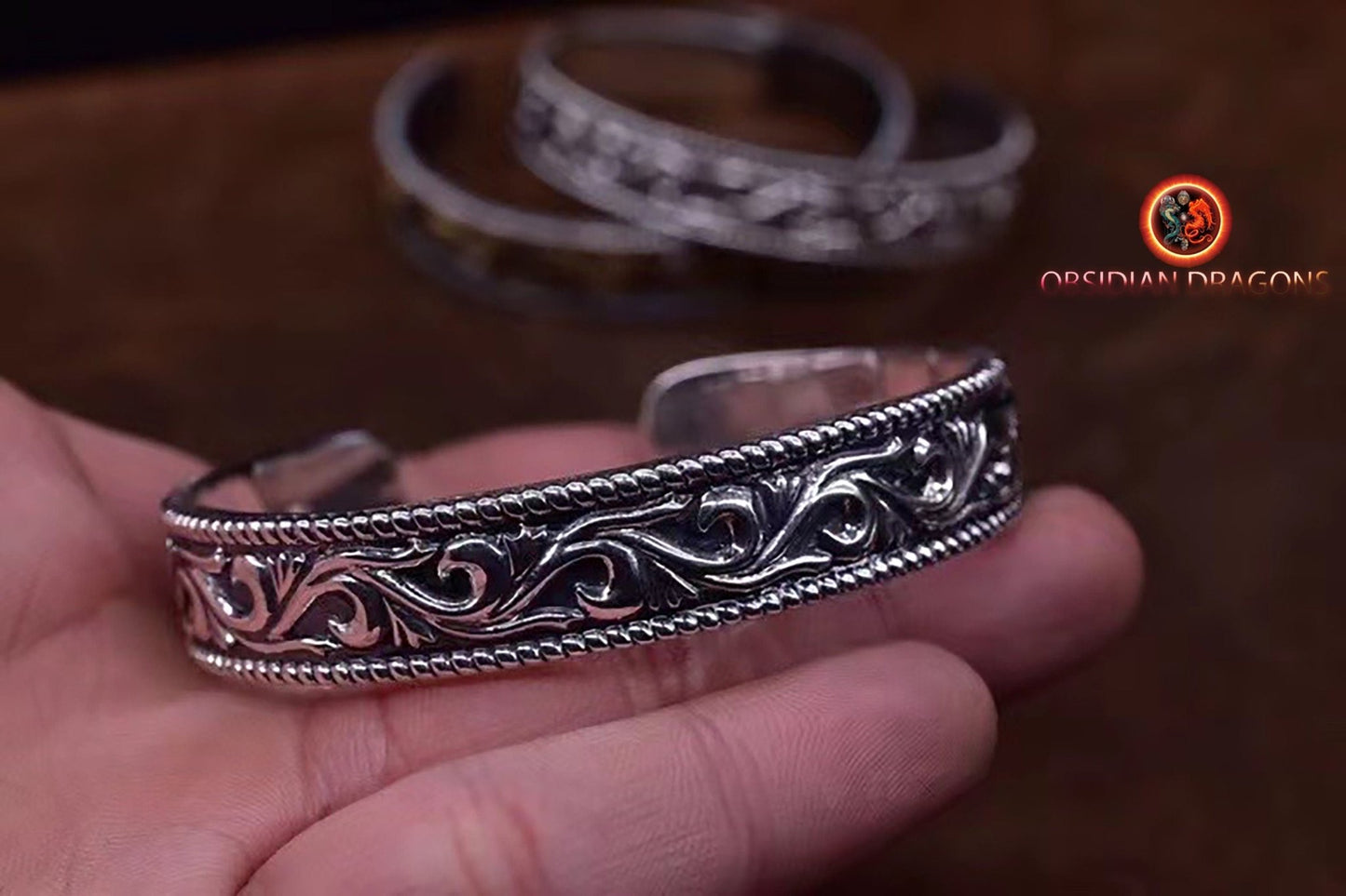 Bracelet manchette motifs floraux
