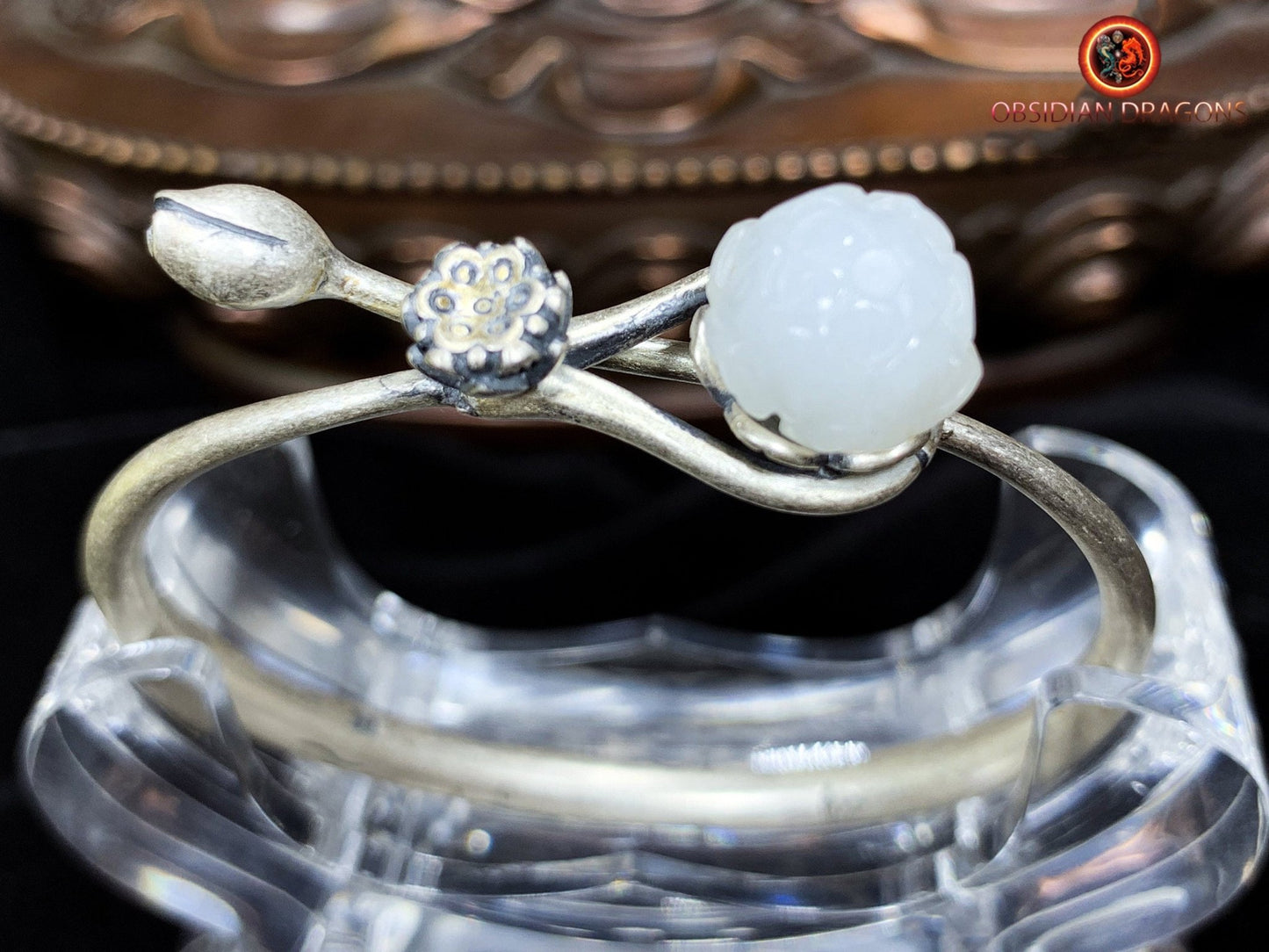 bracelet manchette ethnique- fleurs de lotus- argent- jade néphrite.
