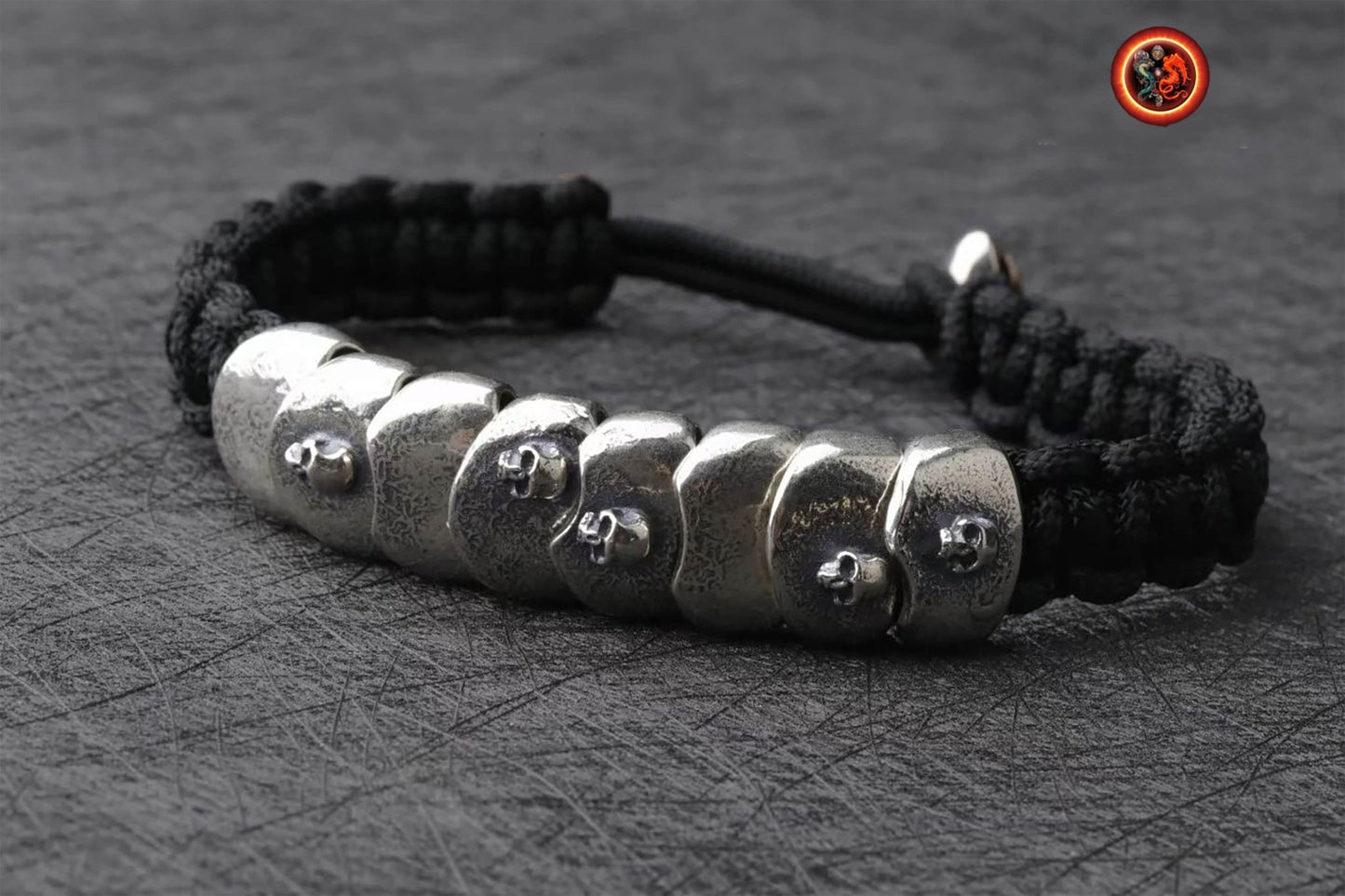 Bracelet cranes, skull. argent 925 poinçonné, Tressé avec de la corde pour parachute ultra resistante, fermoir coulissant reglable - obsidian dragon