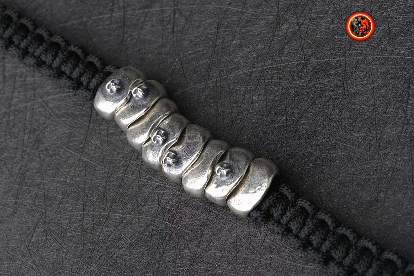 Bracelet cranes, skull. argent 925 poinçonné, Tressé avec de la corde pour parachute ultra resistante, fermoir coulissant reglable - obsidian dragon