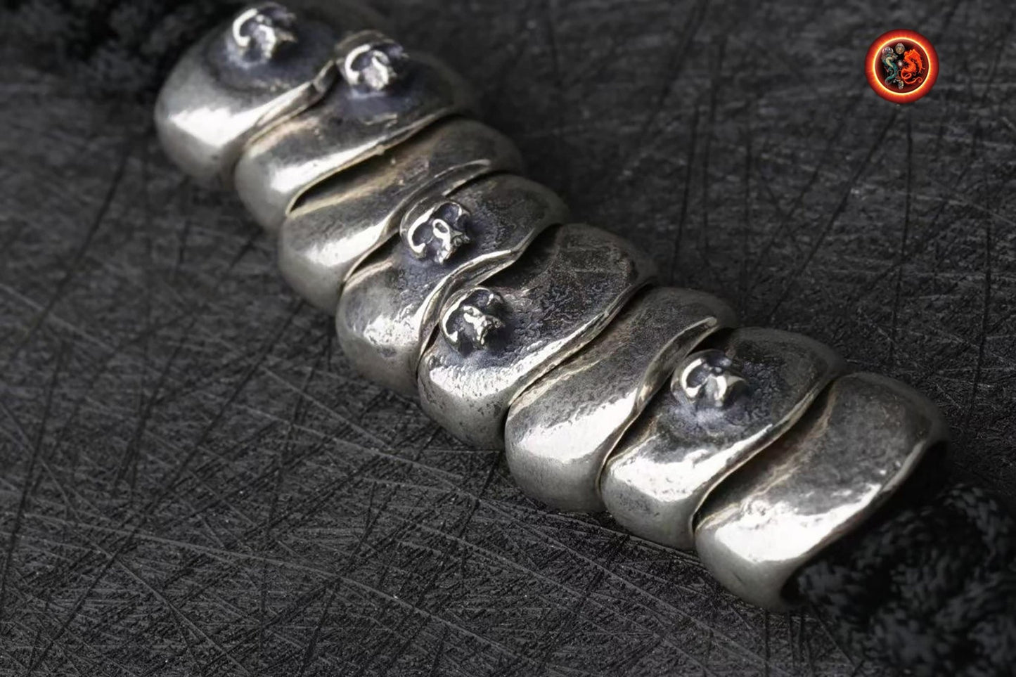Bracelet cranes, skull. argent 925 poinçonné, Tressé avec de la corde pour parachute ultra resistante, fermoir coulissant reglable - obsidian dragon