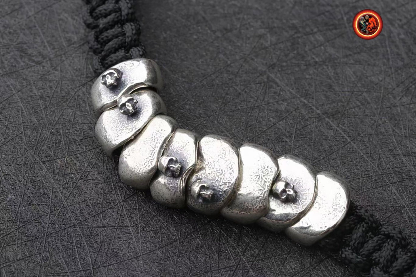 Bracelet cranes, skull. argent 925 poinçonné, Tressé avec de la corde pour parachute ultra resistante, fermoir coulissant reglable - obsidian dragon