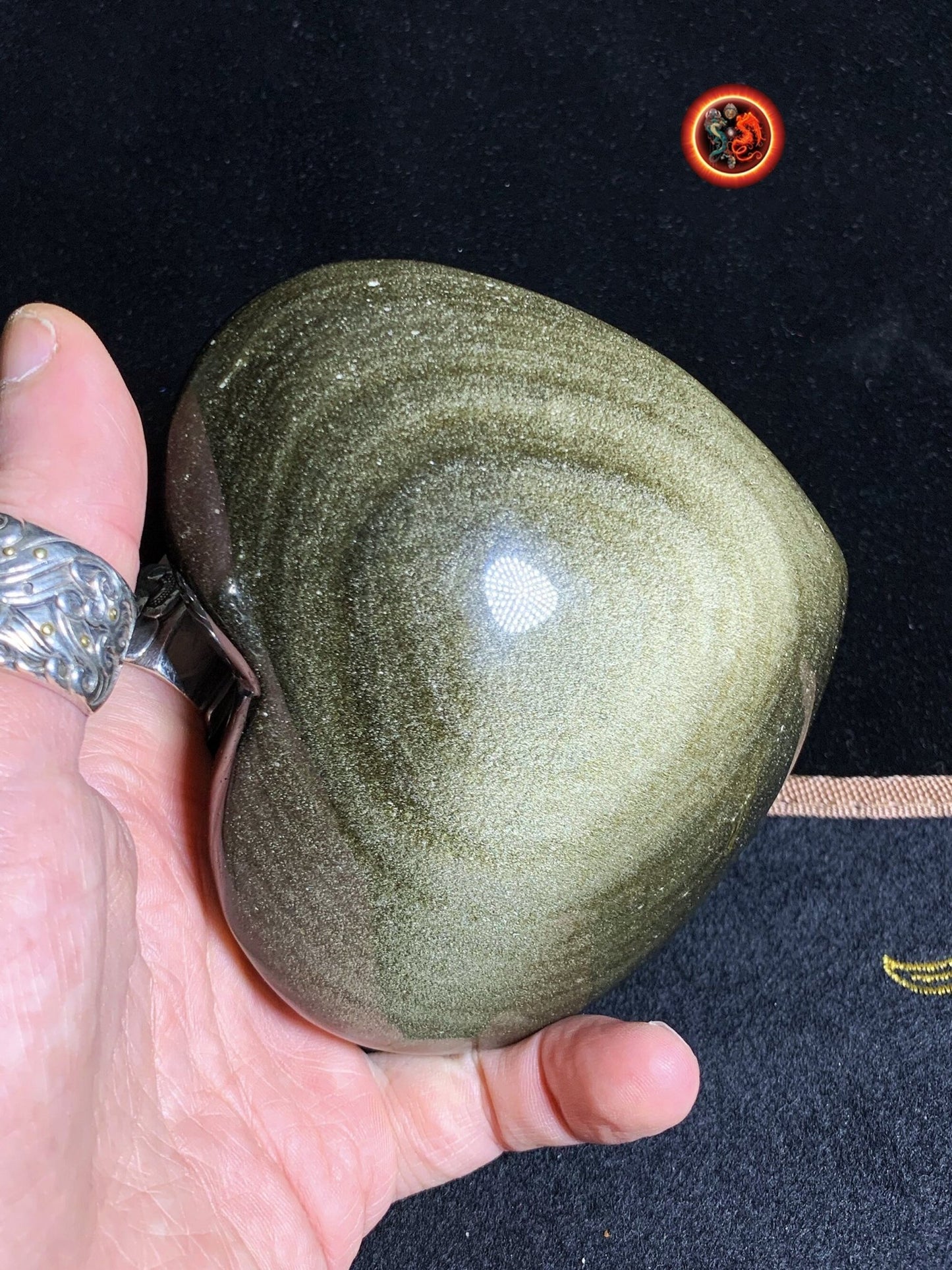 Grand coeur en obsidienne dorée. Originaire du Mexique. Qualité A+ Dimensions de 105/111/48mm poids de 0,583kg - obsidian dragon