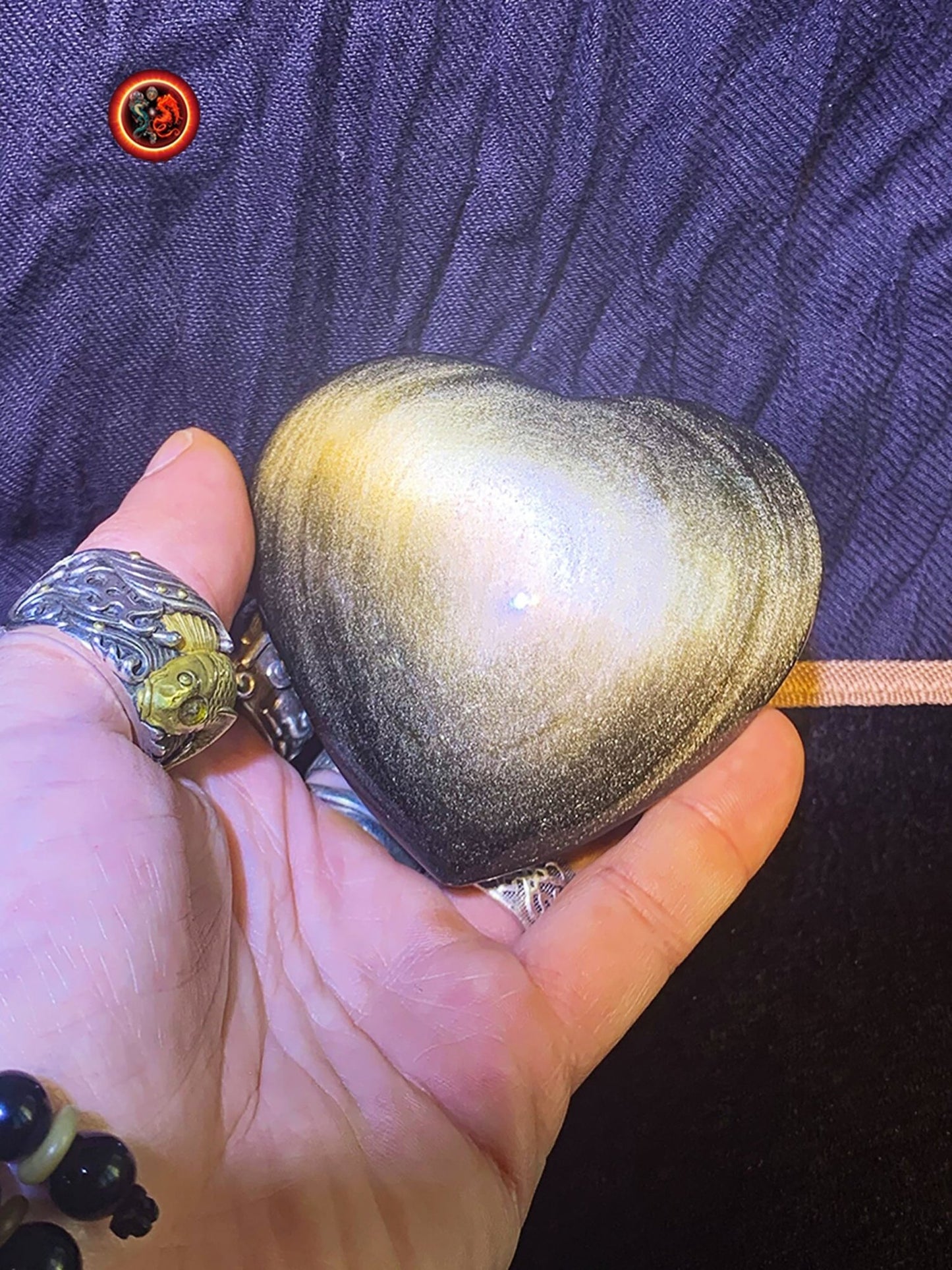 coeur en obsidienne dorée. Originaire du Mexique. Qualité A+ Dimensions de 85/80/42mm poids de 0,257kg - obsidian dragon