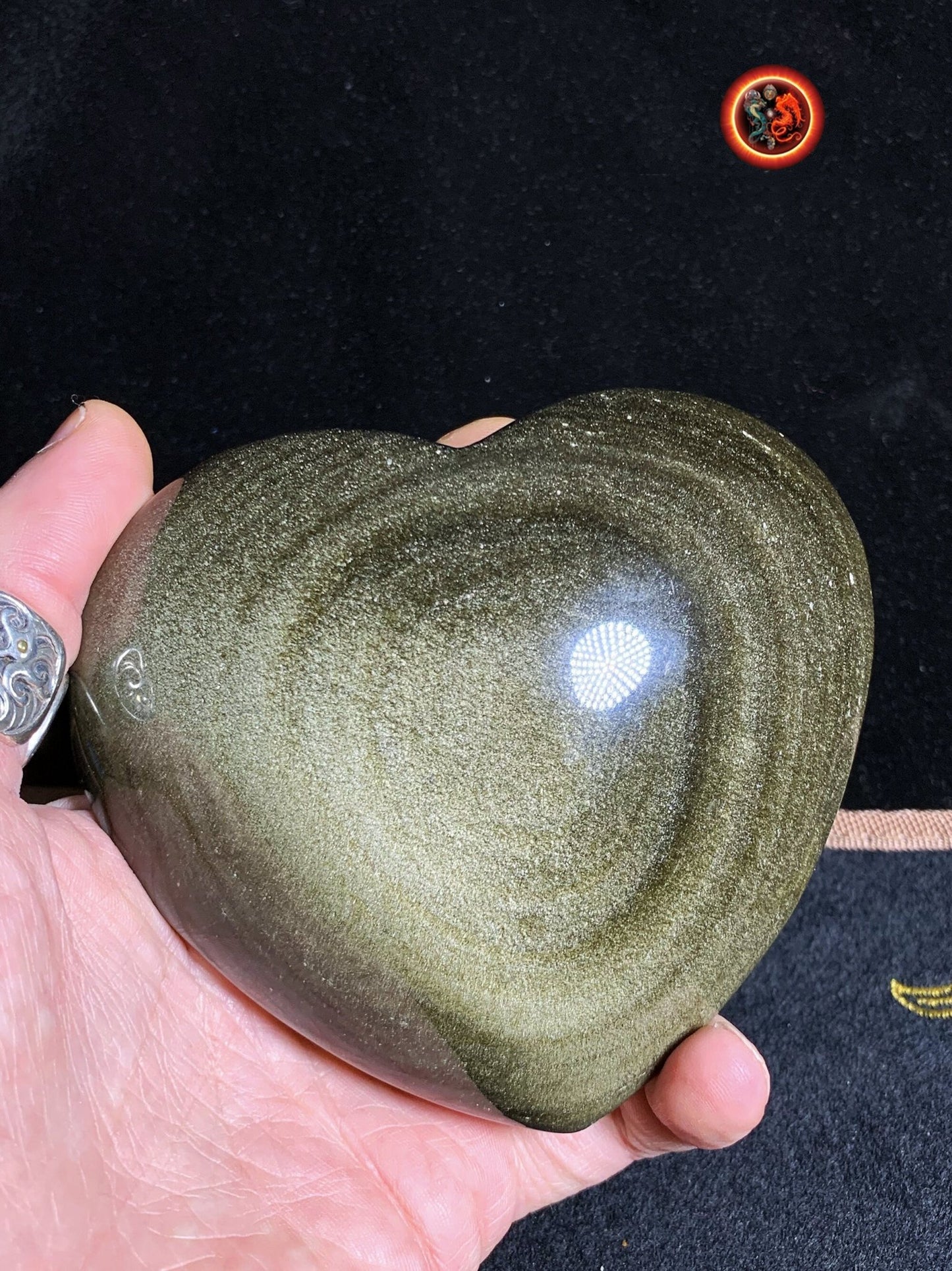 Grand coeur en obsidienne dorée. Originaire du Mexique. Qualité A+ Dimensions de 105/111/48mm poids de 0,583kg - obsidian dragon