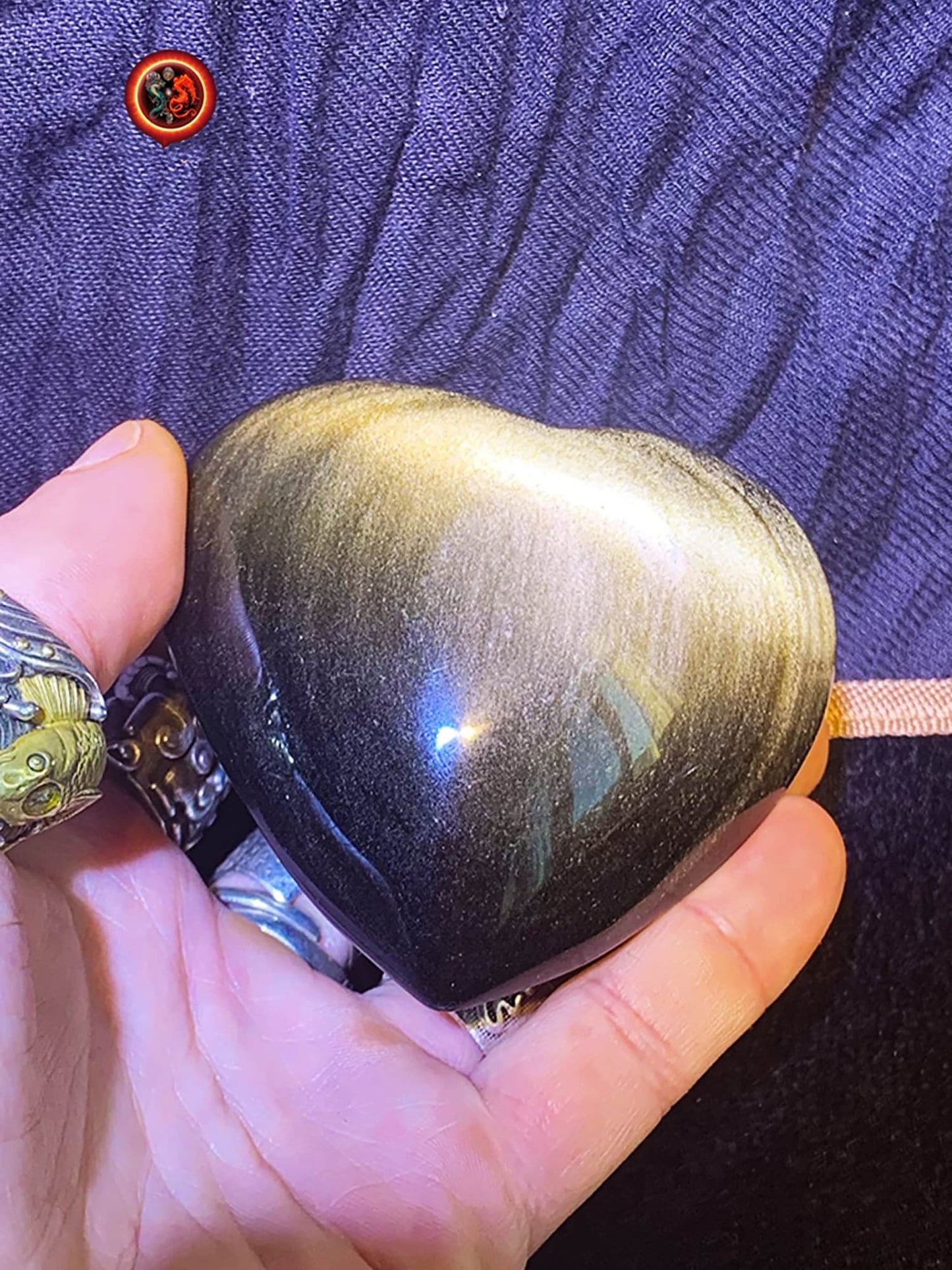 coeur en obsidienne dorée. Originaire du Mexique. Qualité A+ Dimensions de 85/80/42mm poids de 0,257kg - obsidian dragon
