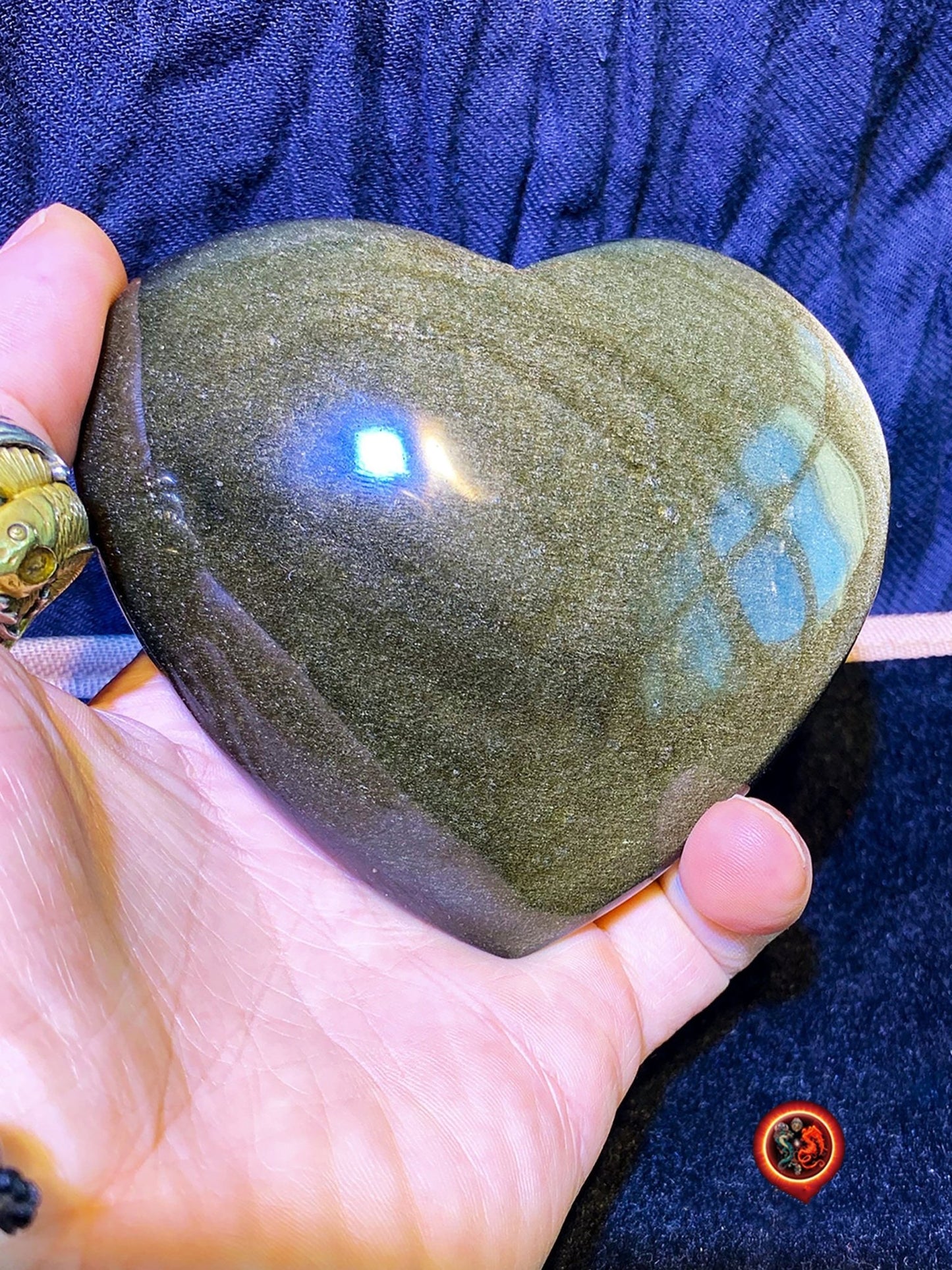 coeur en obsidienne dorée. Originaire du Mexique. Qualité A+ Dimensions de 100/90/34mm poids de 0,315kg - obsidian dragon