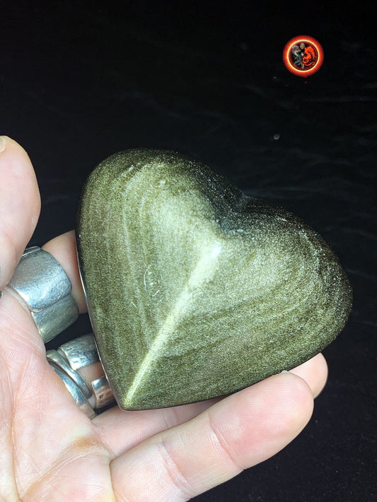 coeur en obsidienne dorée. Originaire du Mexique. Qualité A+ Dimensions de 56/76/46mm poids de 0,246kg - obsidian dragon