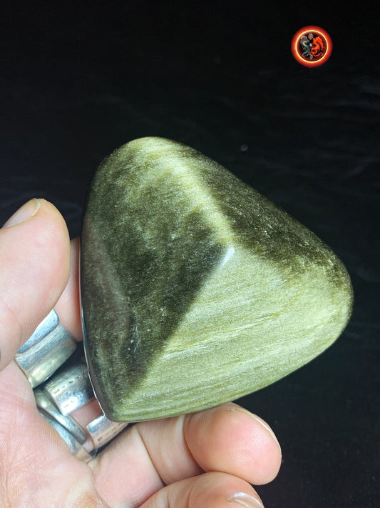 coeur en obsidienne dorée. Originaire du Mexique. Qualité A+ Dimensions de 64/71/32mm poids de 0,149kg - obsidian dragon