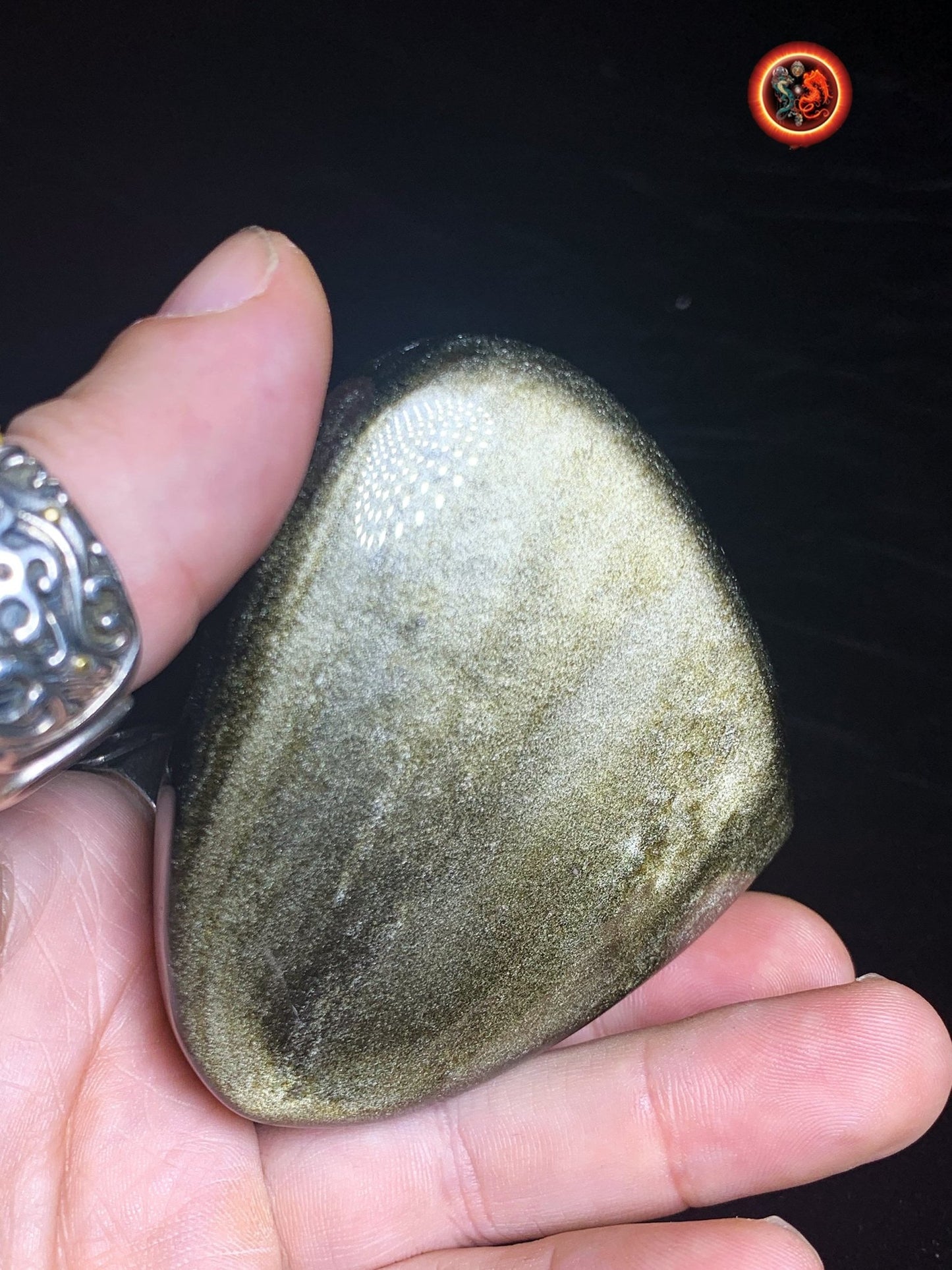 coeur en obsidienne dorée. Originaire du Mexique. Qualité A+ Dimensions de 56/76/46mm poids de 0,246kg - obsidian dragon