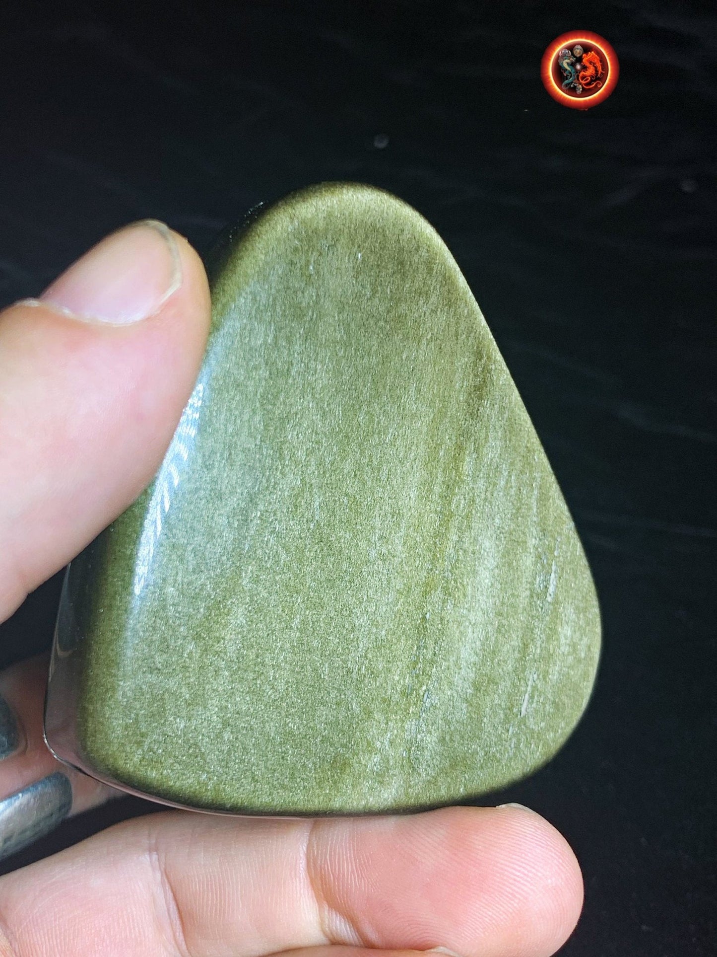 coeur en obsidienne dorée. Originaire du Mexique. Qualité A+ Dimensions de 64/71/32mm poids de 0,149kg - obsidian dragon