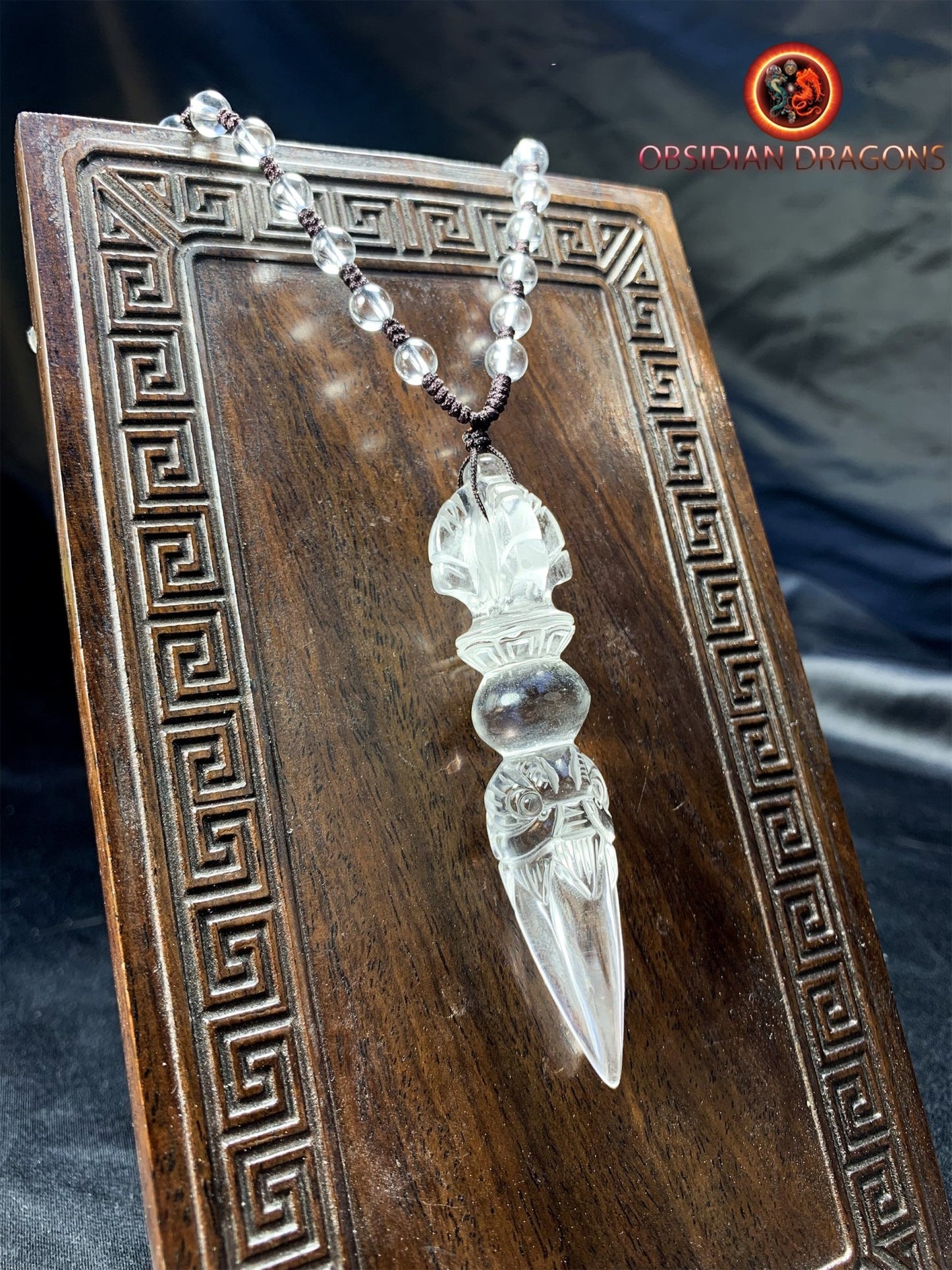 Pendentif dague phurba en cristal de roche, bouddhisme vajrayana. Dague rituelle pour chasser les démons - obsidian dragon