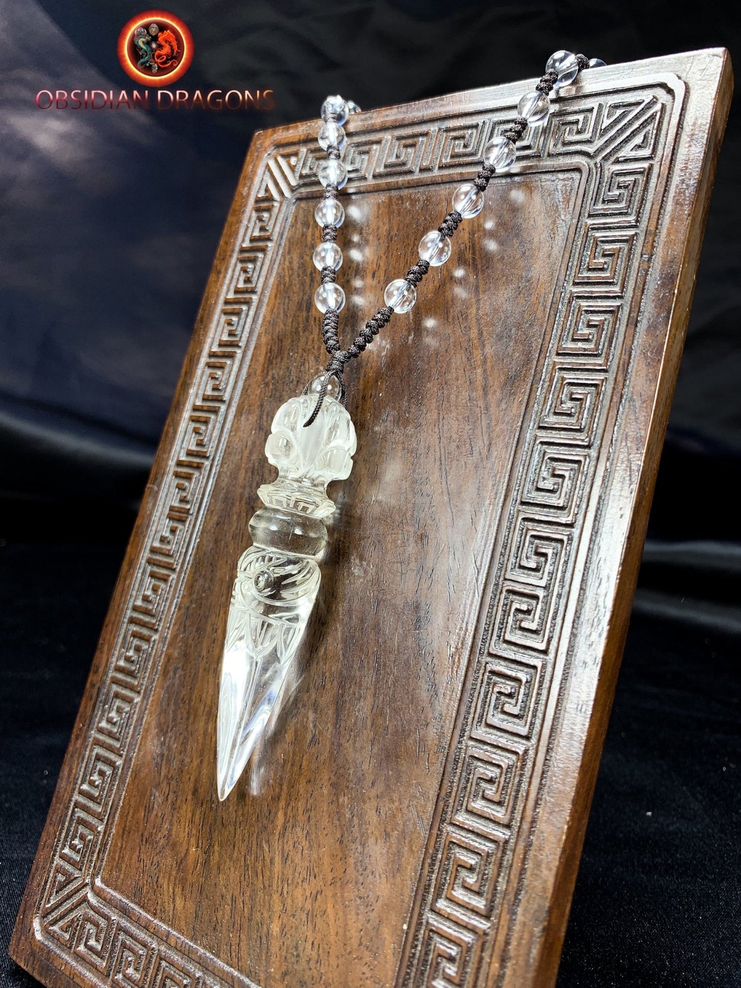 Pendentif dague phurba en cristal de roche, bouddhisme vajrayana. Dague rituelle pour chasser les démons - obsidian dragon