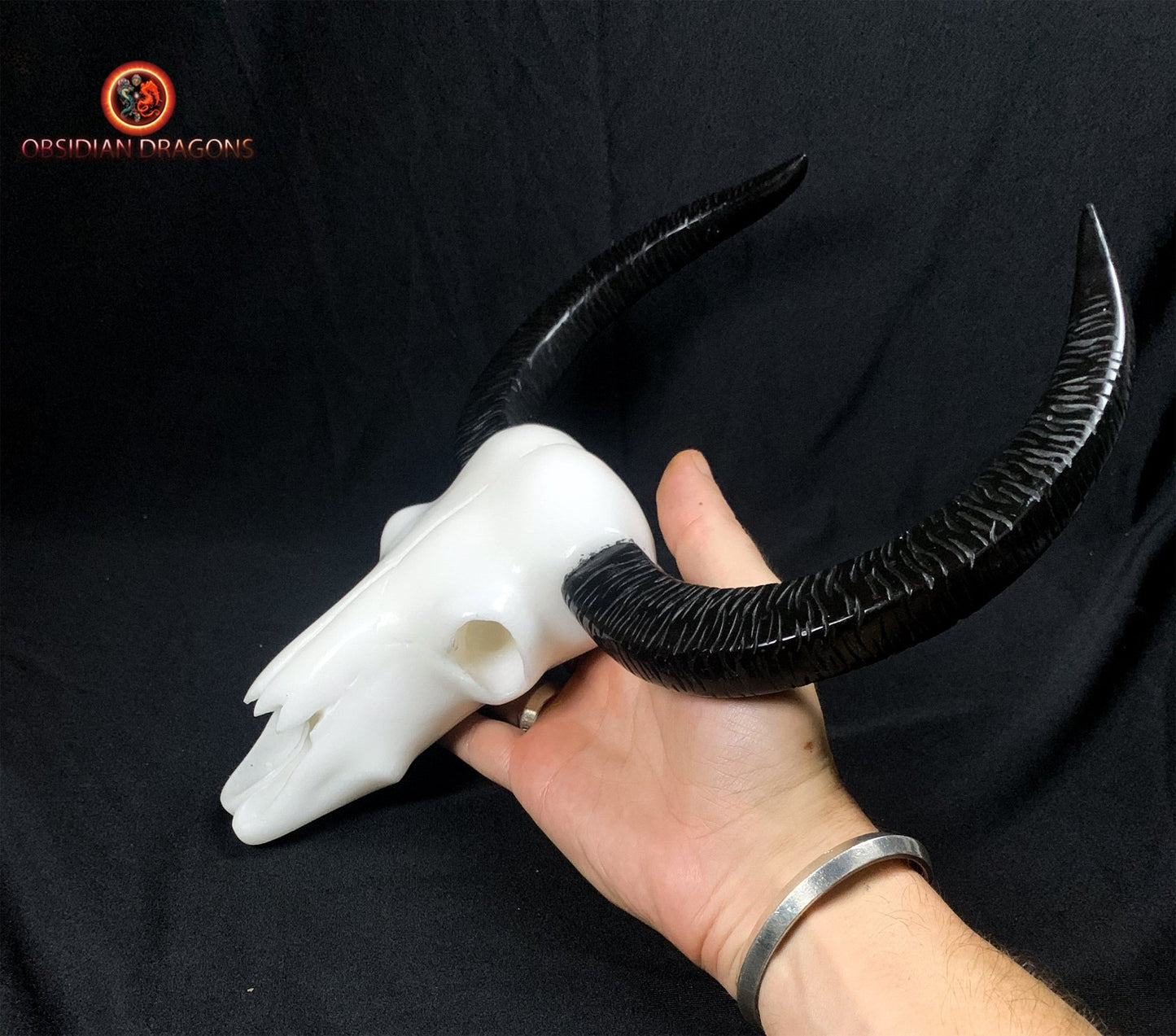Crâne de Yak en Jade Noir et Blanc- artisanal