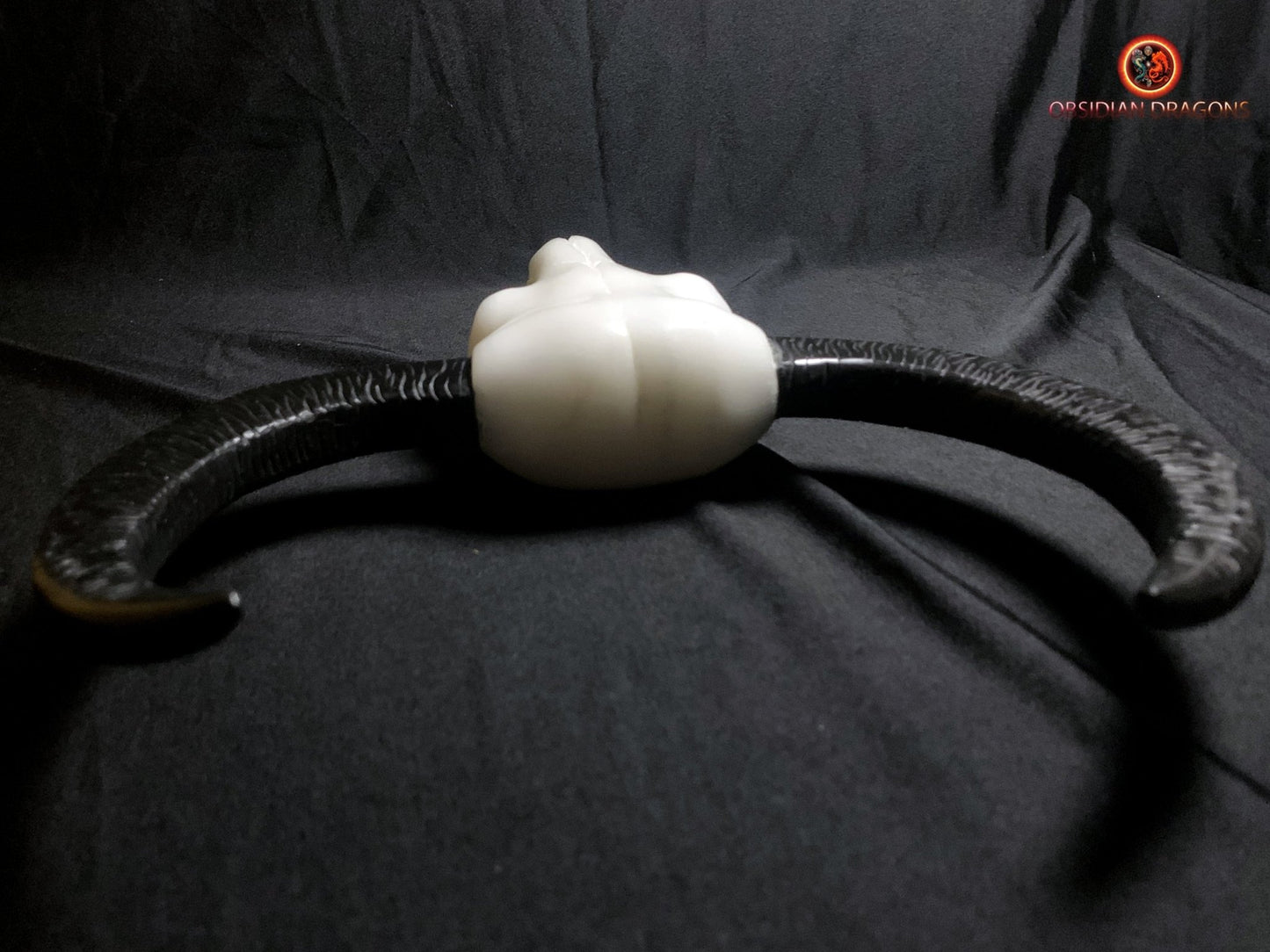 Crâne de Yak en Jade Noir et Blanc- artisanal