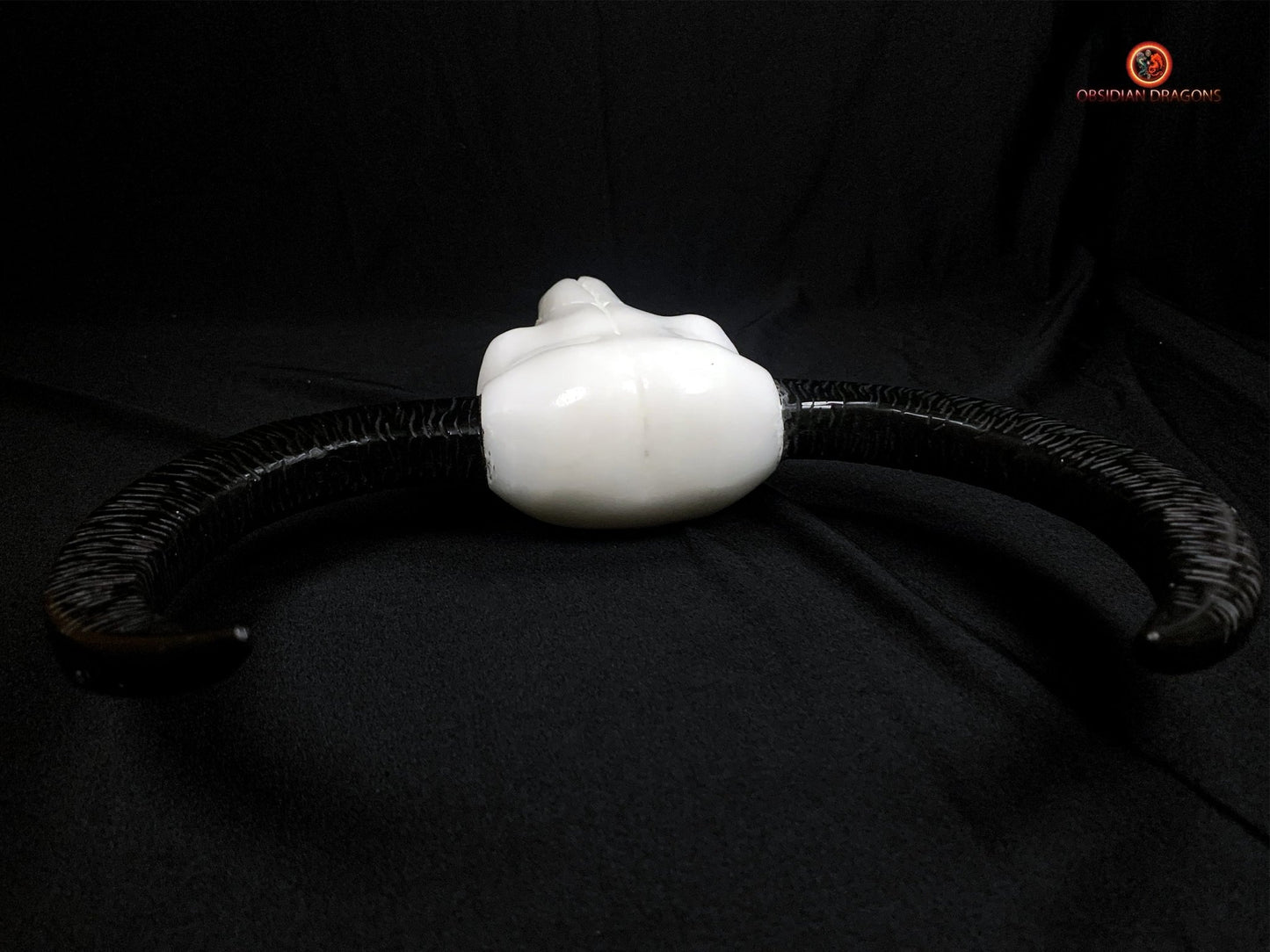 Crâne de Yak en Jade Noir et Blanc- artisanal