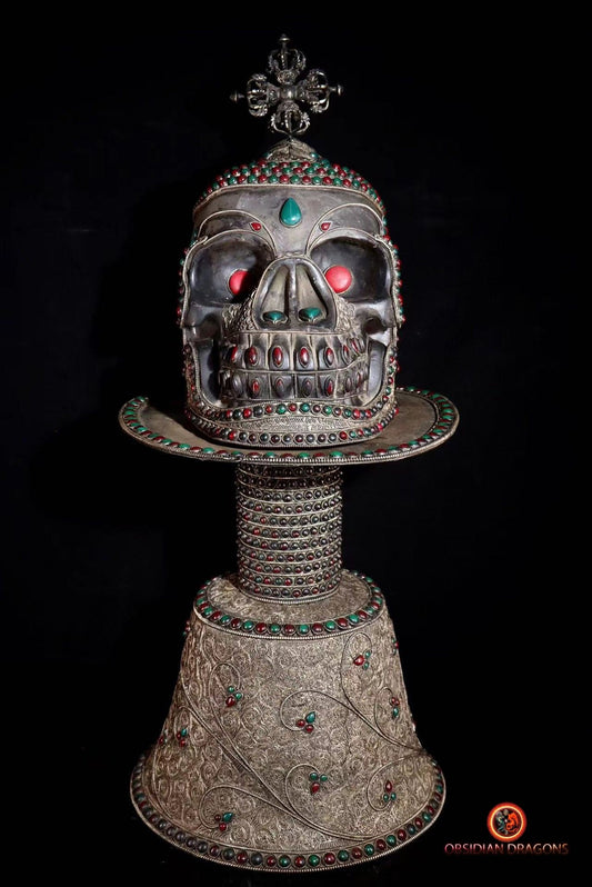 Grand crâne de cristal tibétain sur support- Pratiques tantriques