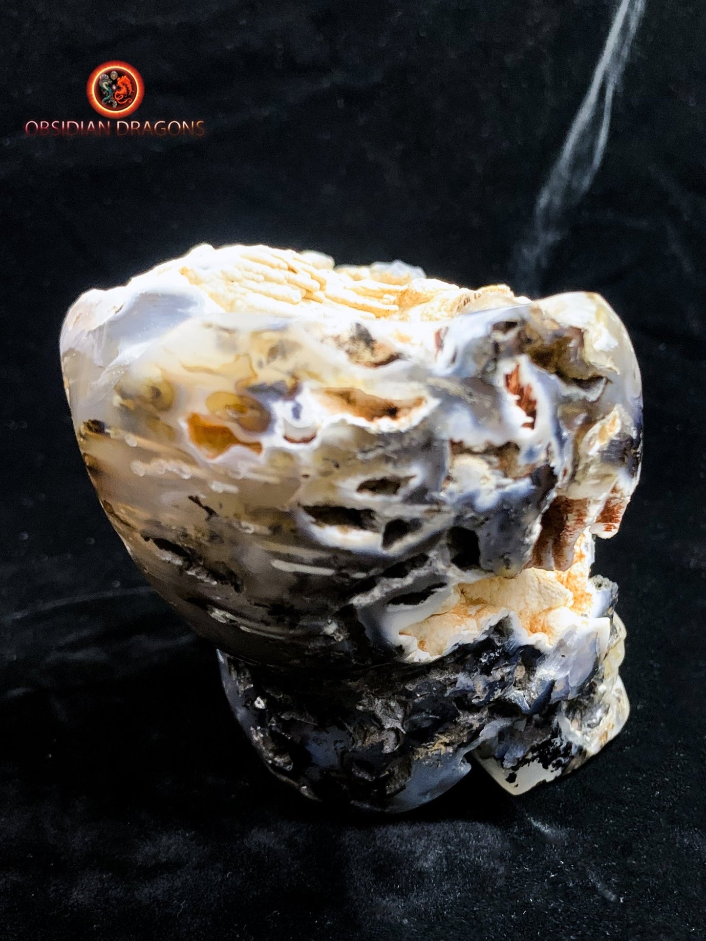 Crâne de cristal exceptionnel- Concrétions dans agate