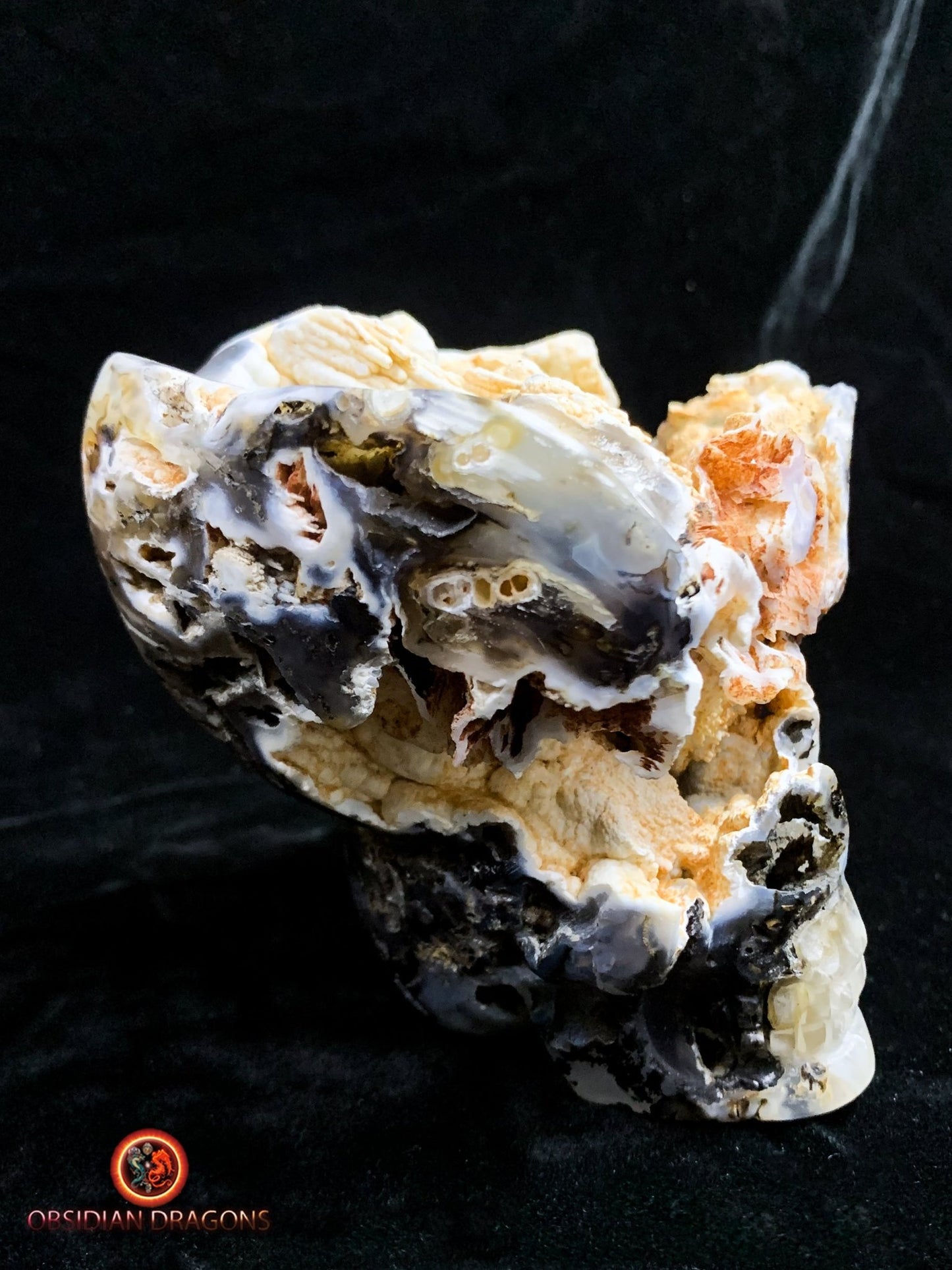 Crâne de cristal exceptionnel- Concrétions dans agate