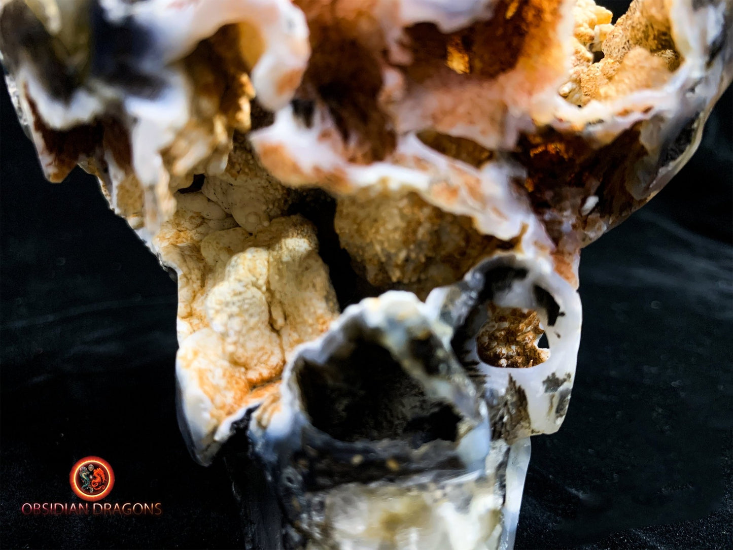 Crâne de cristal exceptionnel- Concrétions dans agate