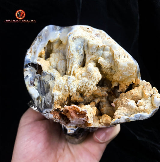 Crâne de cristal exceptionnel- Concrétions dans agate