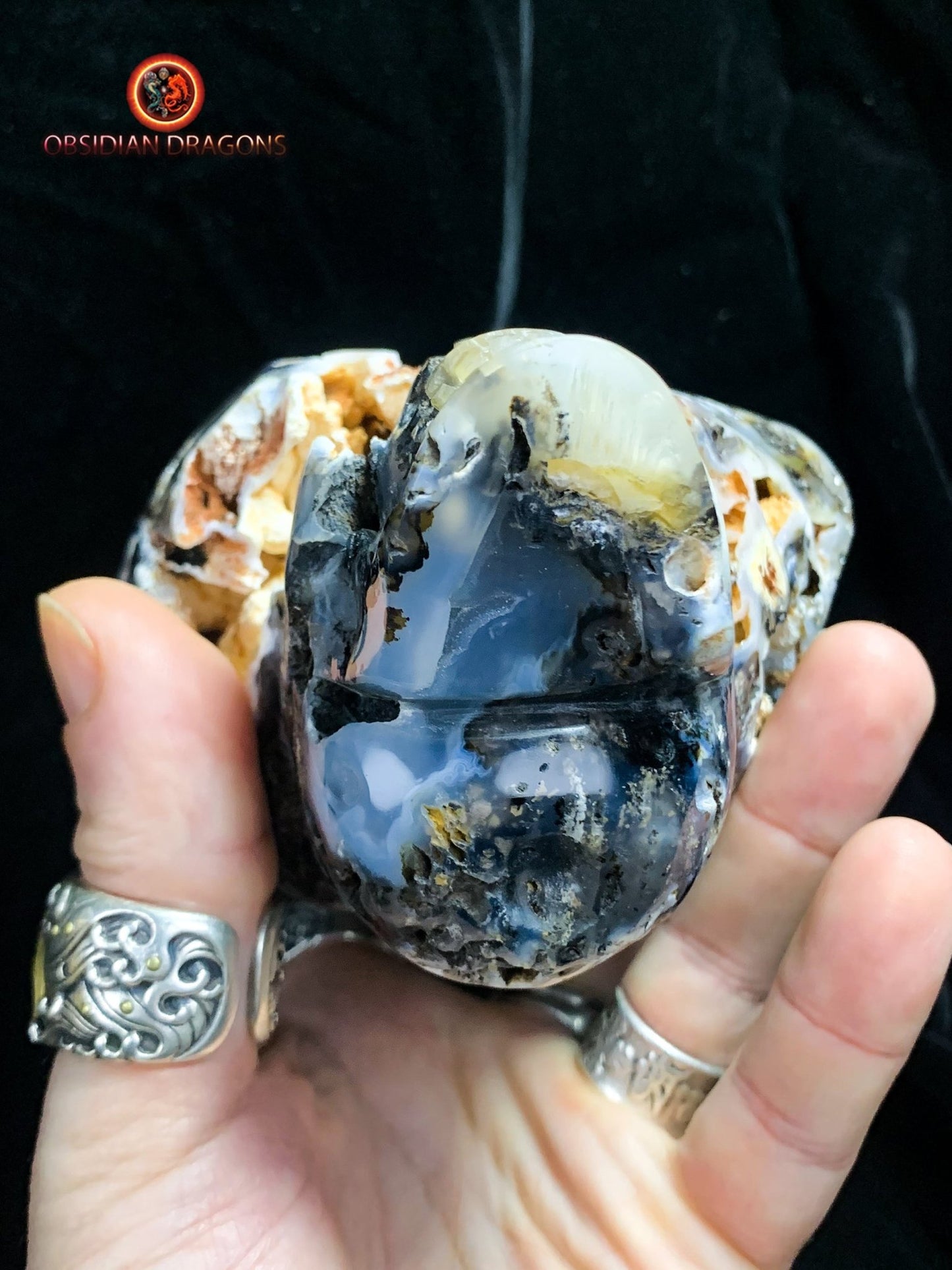 Crâne de cristal exceptionnel- Concrétions dans agate
