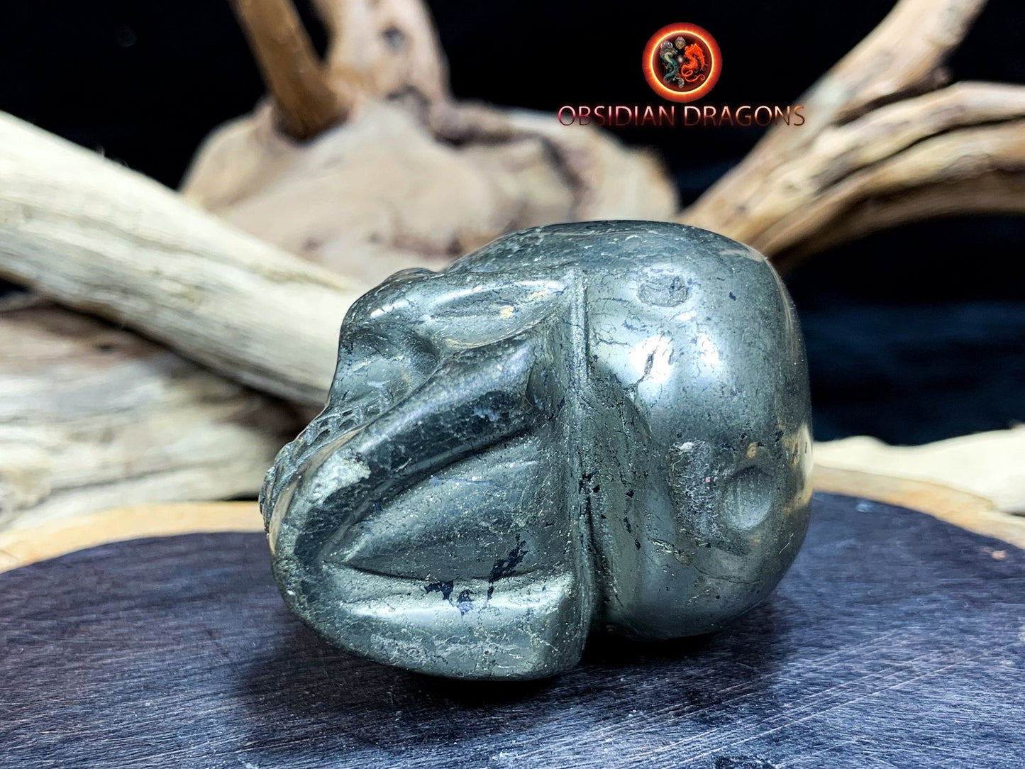 Crane de cristal. Crane sculpté en pierre naturelle. Crane en pyrite naturelle. Pièce unique. vanité, tete de mort - obsidian dragon